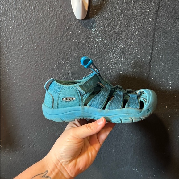 Keen Blue Sport Sandals with Closed Toe and Bungee Lace - Picture 2 of 8